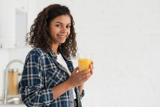 ¿A qué sabe la leche dorada? Descubre su sabor, beneficios y cómo disfrutarla